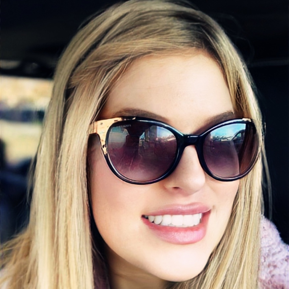 Meet your Posher, Angela